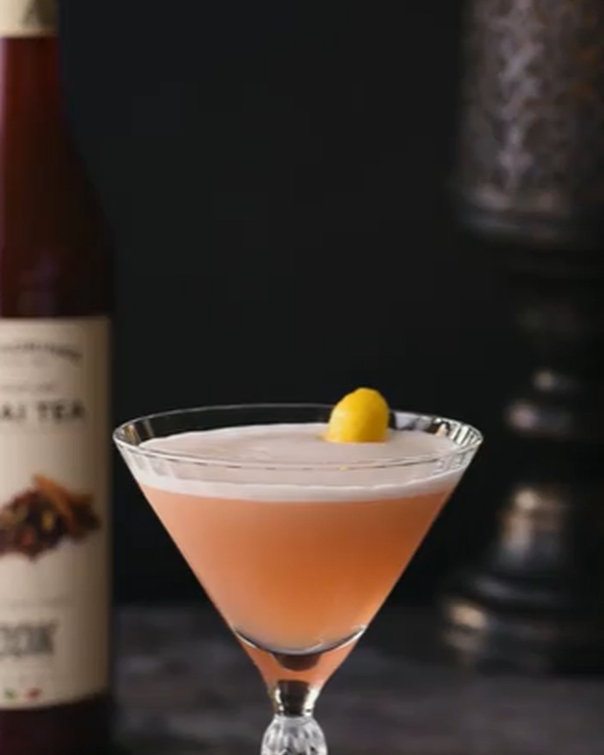 Chai Tea Whiskey Sour — kořeněný whiskey sour s chai sirupem