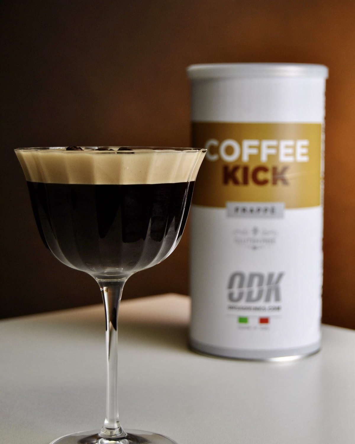 Coffee Kick Espresso Martini — kávový koktejl s vodkou a hustou pěnou