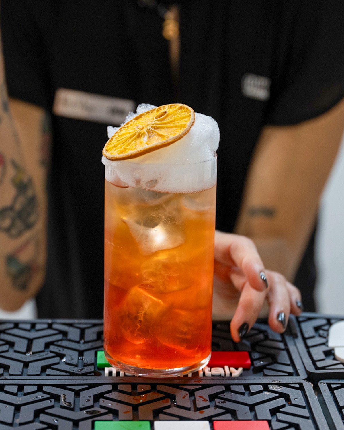 Don't Call Me Spritz — oranžový aperitiv s pěnou z prosecca
