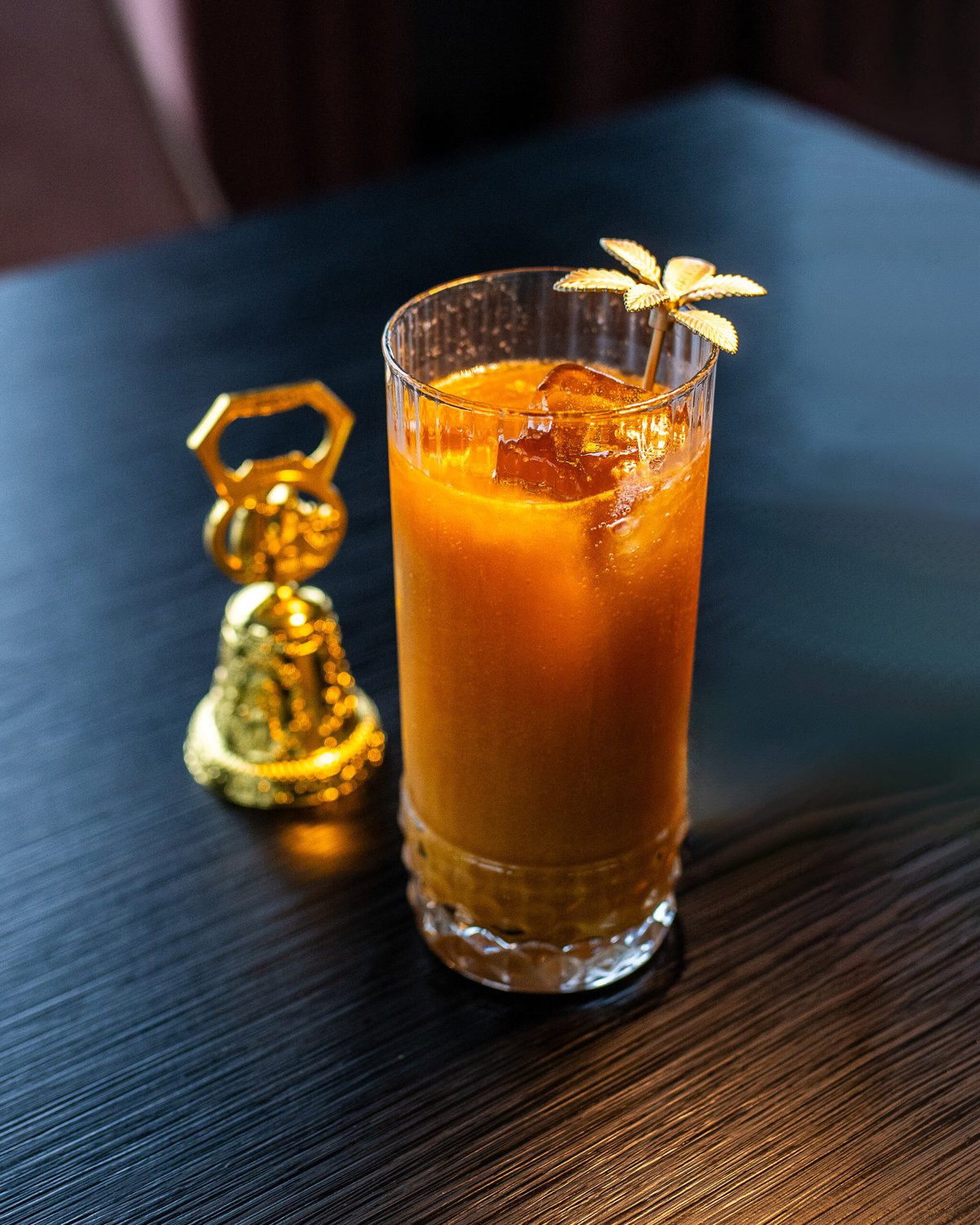 Dubai Inn — vodkový koktejl se zlatými třpytkami
