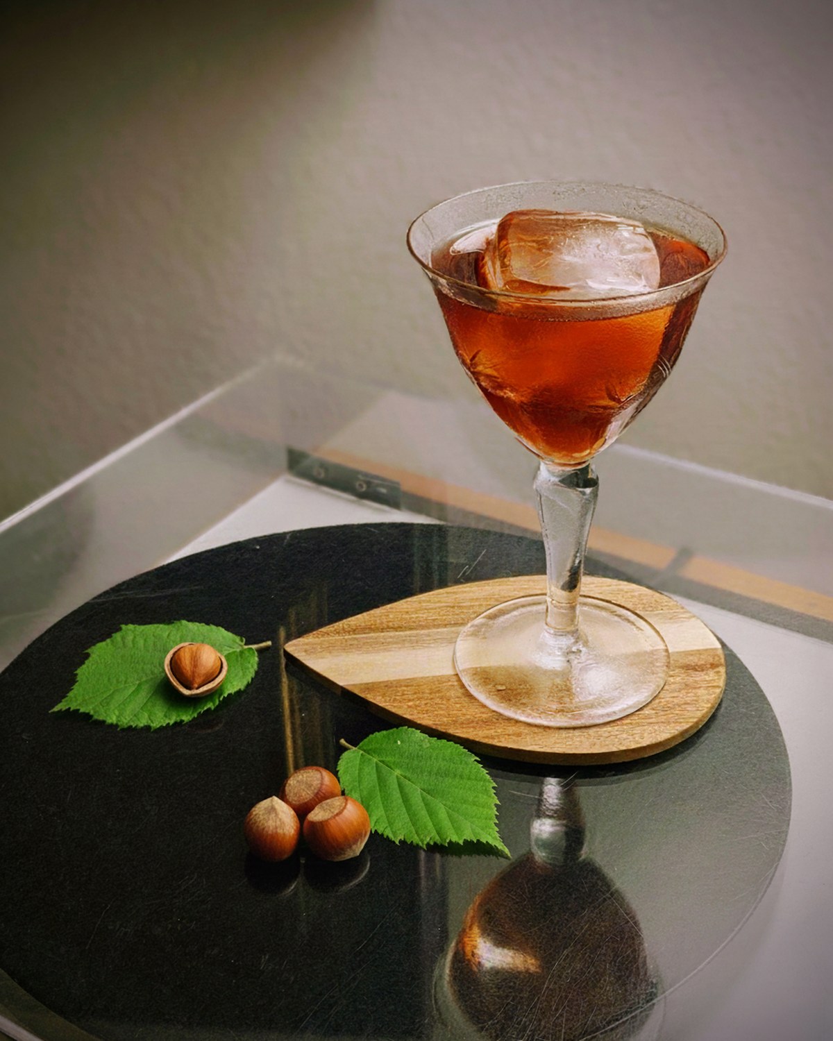 Hazelnut Negroni s pomerančovou kůrou