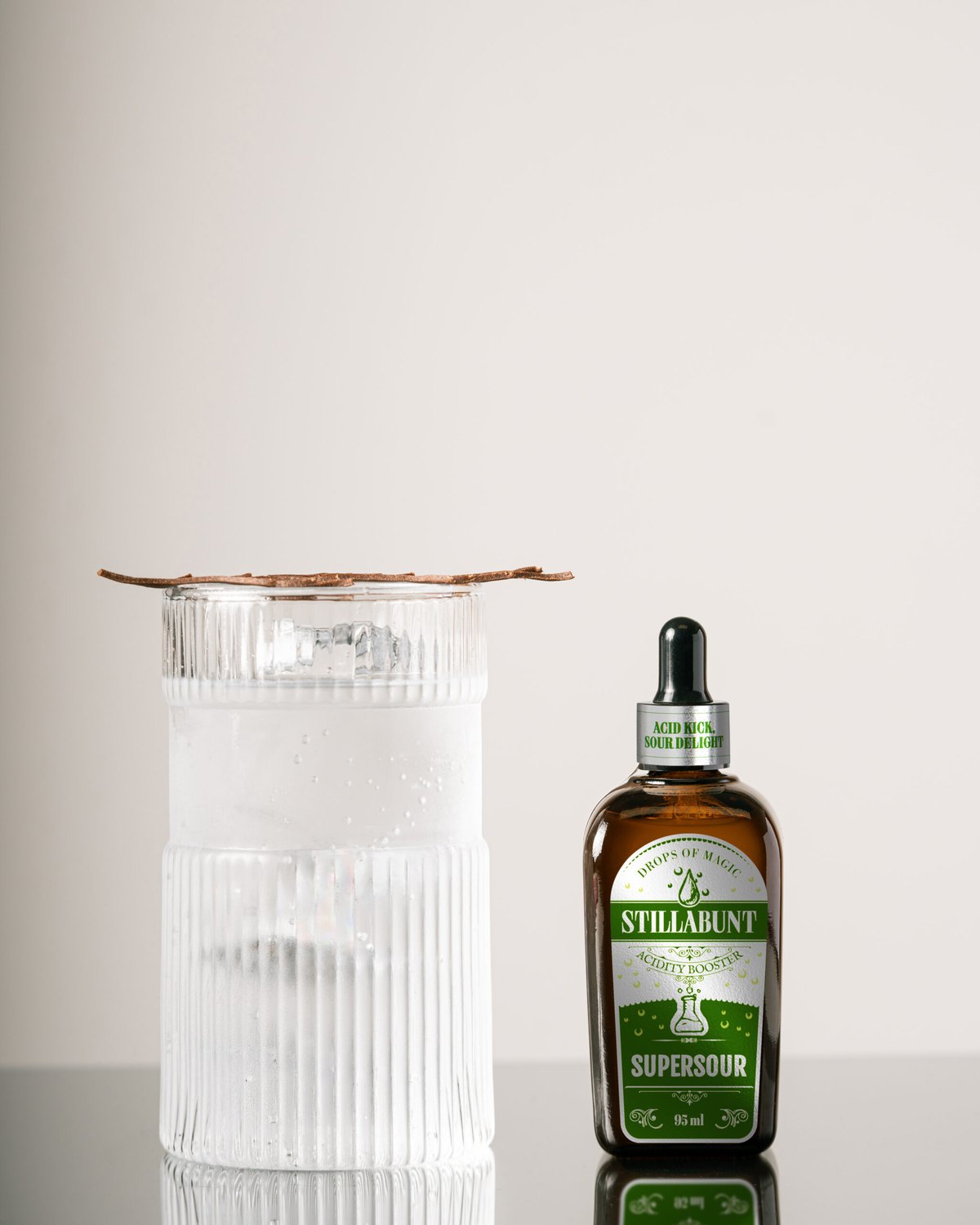 Jasmine Gin Fizz — květinový gin fizz s jahodou a tonikem