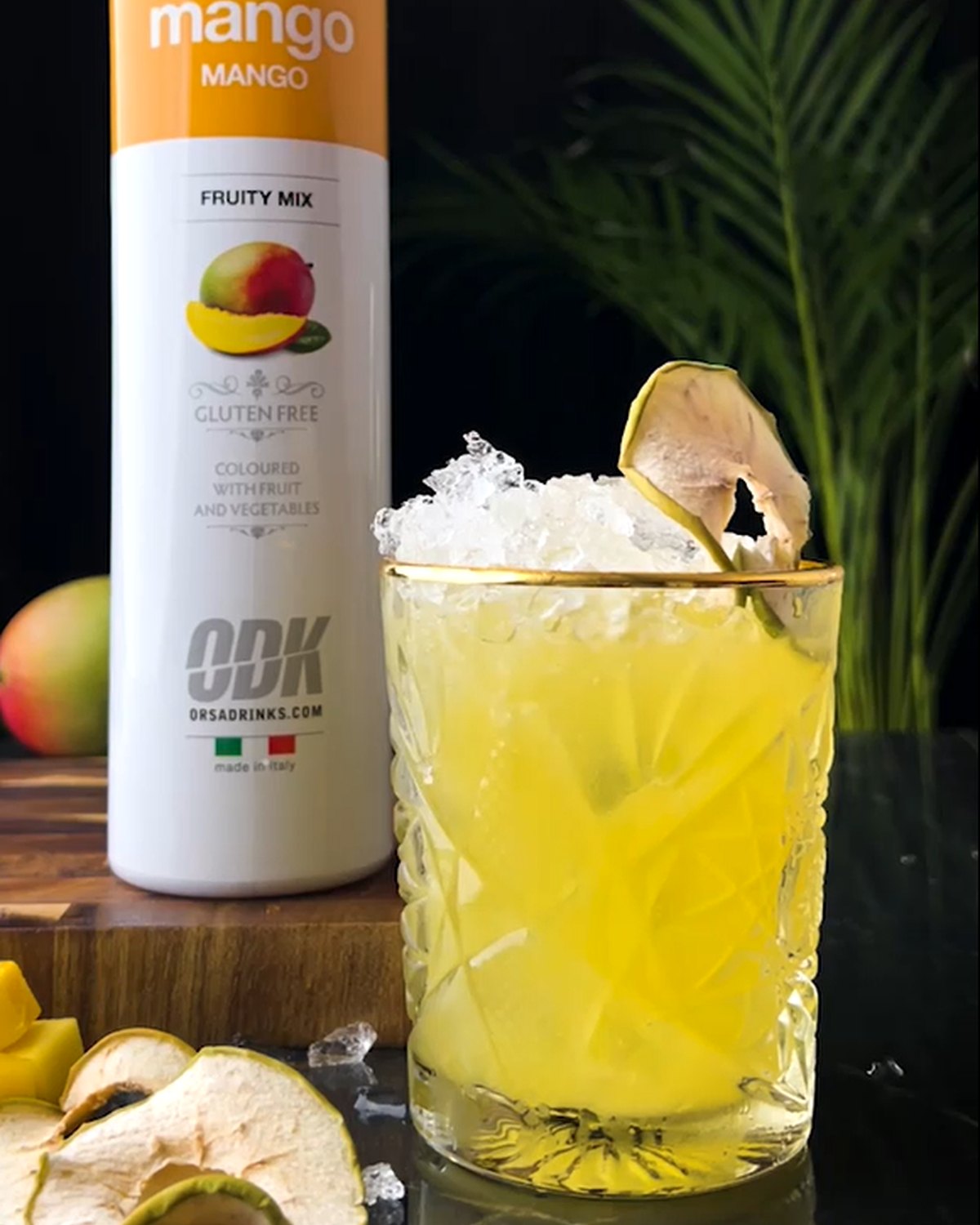 Mapple — mangovo-jablečný rumový highball s drceným ledem