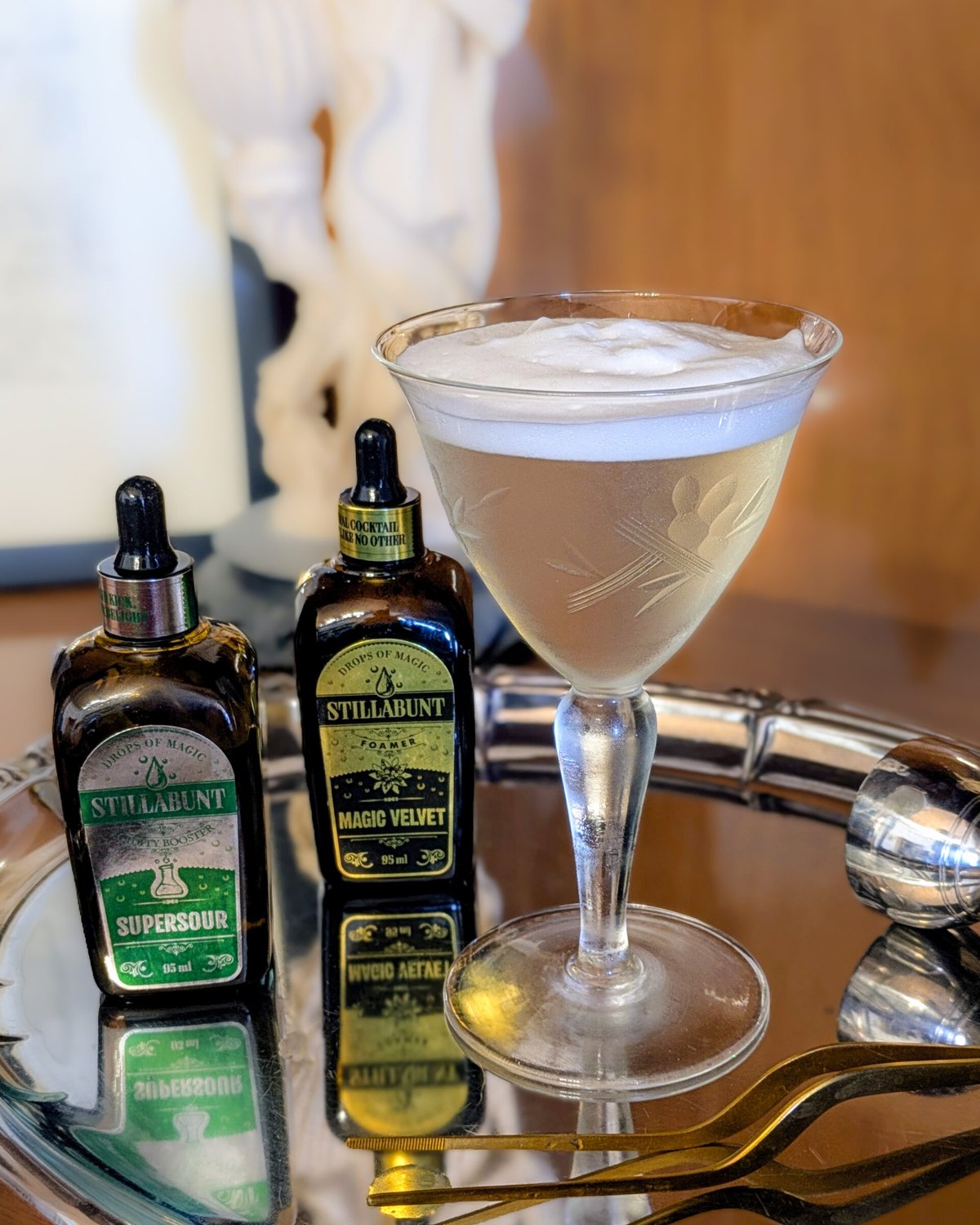 Martini Fuori — suché martini s mořskou pěnou ve sklence