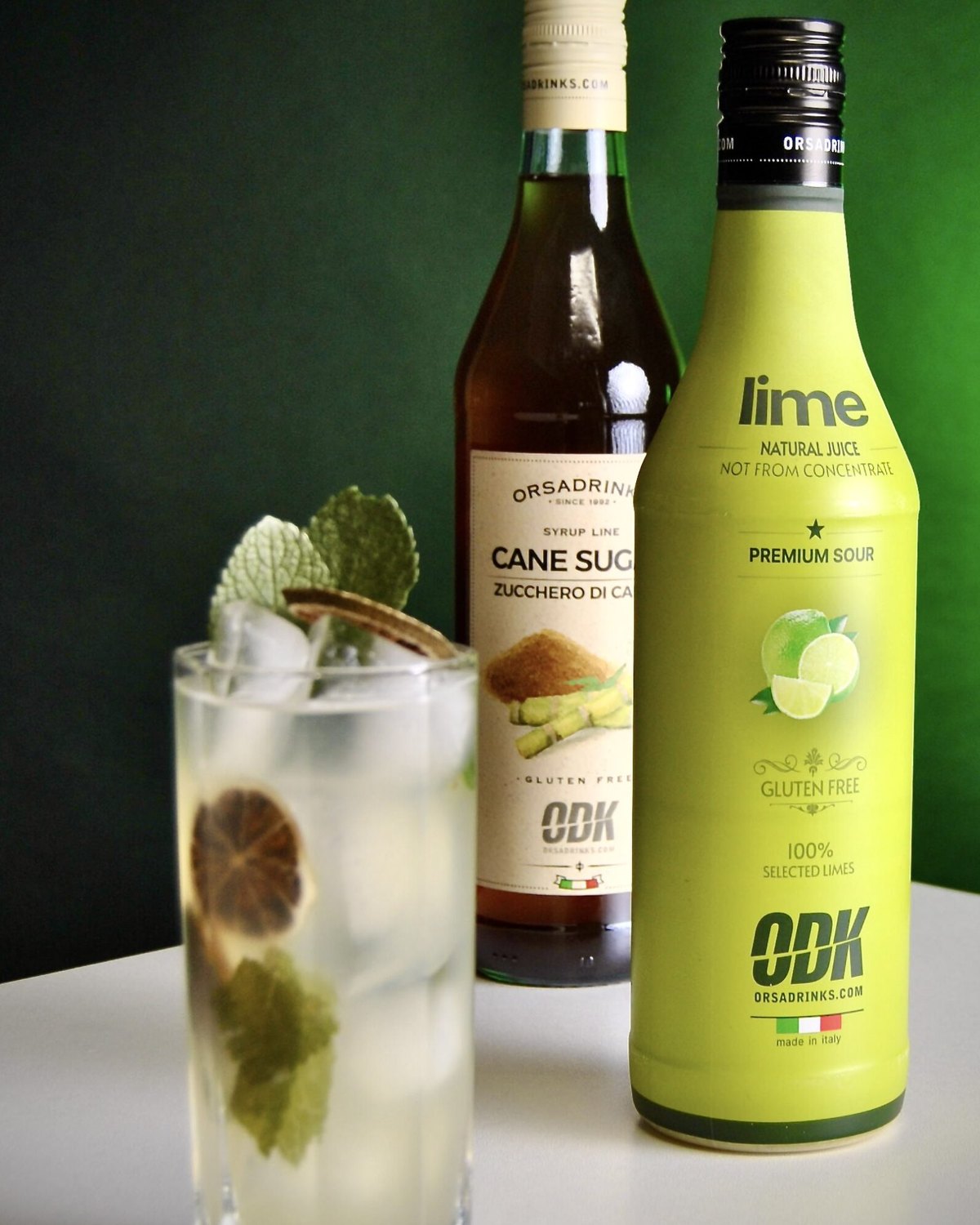 Mojito — kubánský drink s mátou a limetkou