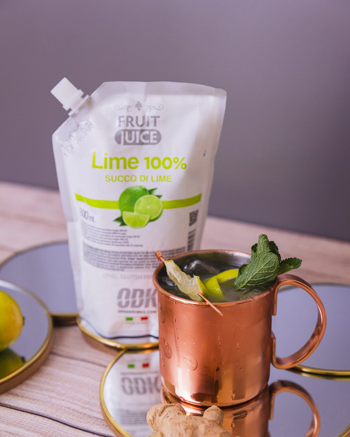 Moscow Mule — vodka a lime se zázvorovým pivem v měděném hrnku