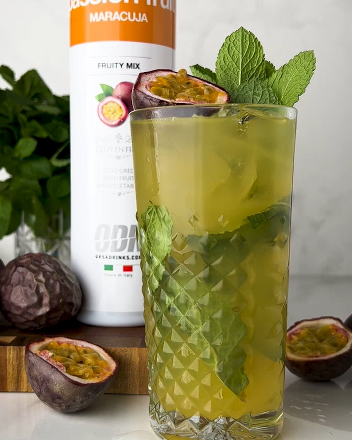 Passion Fruit Mojito — mojito s maracujou, mátou a limetkou