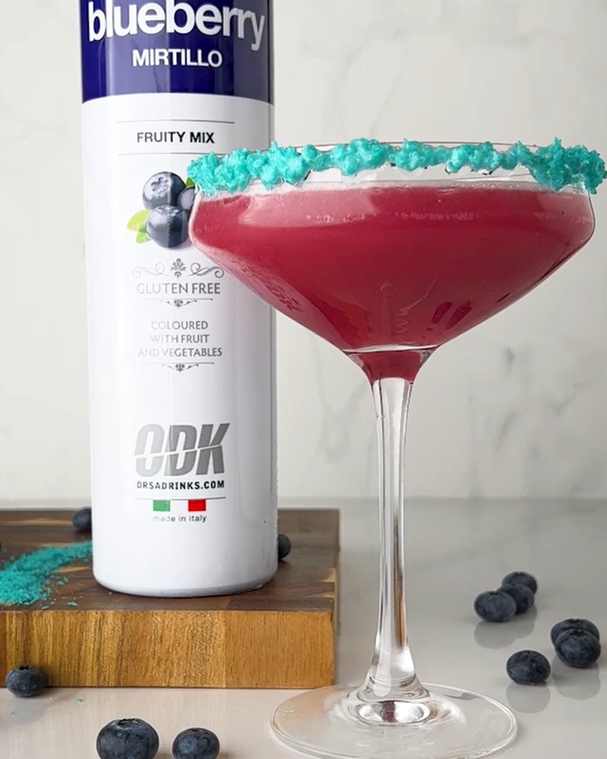 Poppin Blueberries — borůvkový koktejl s vodkou a ledem