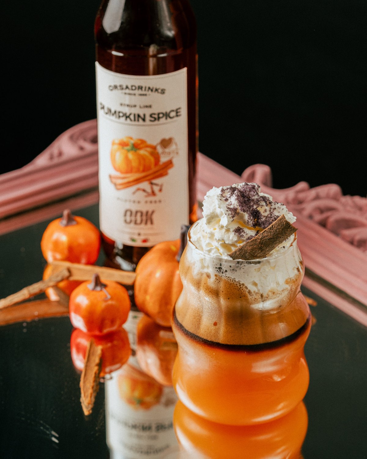 Pumpkin in the Mirror — dýňový drink s espresso pěnou a šlehačkou