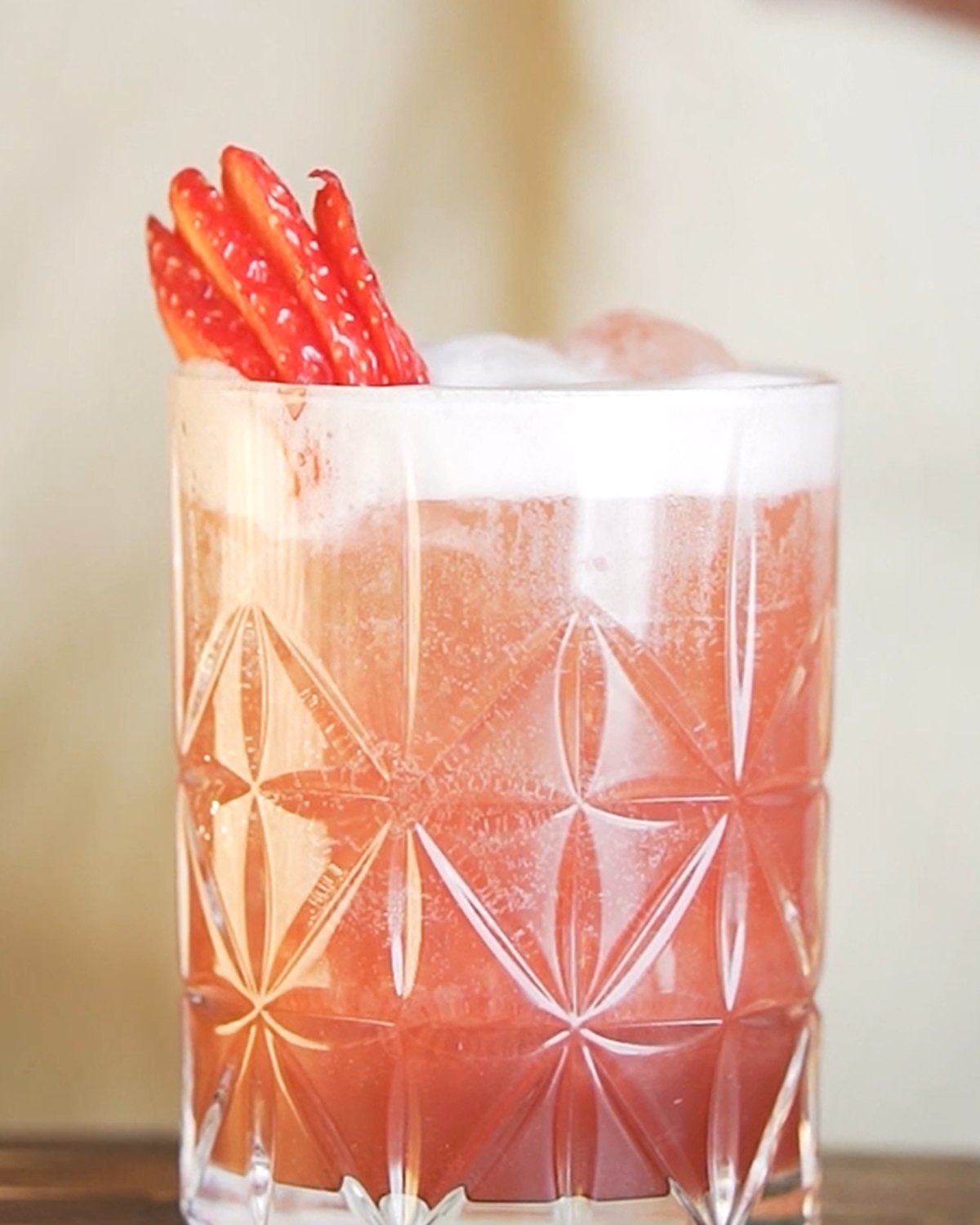 Strawberry Tales — jahodovo-bazalkový mocktail s tonikem