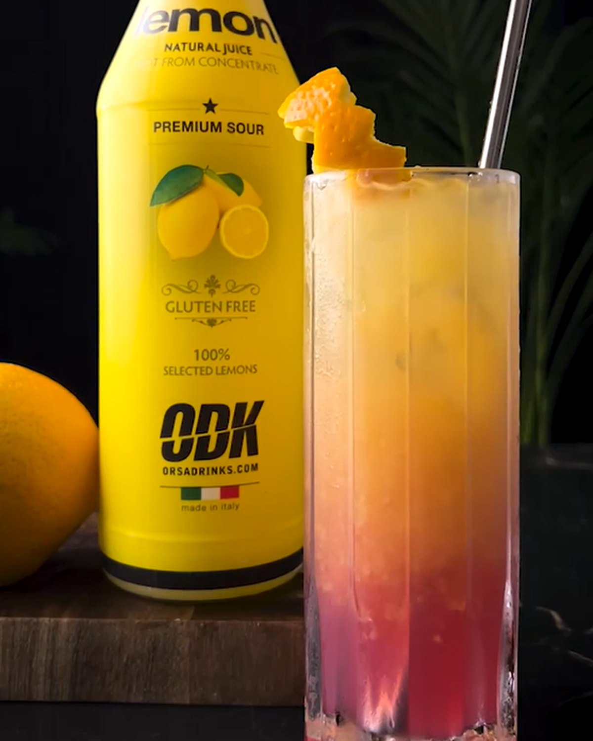 Sunrise Swizzle — barevný ginový drink s pomerančem