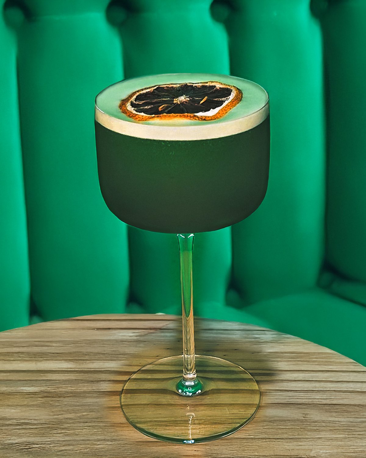 The Jade Dragon Sour — exotický sour s baijiu a sametovou pěnou