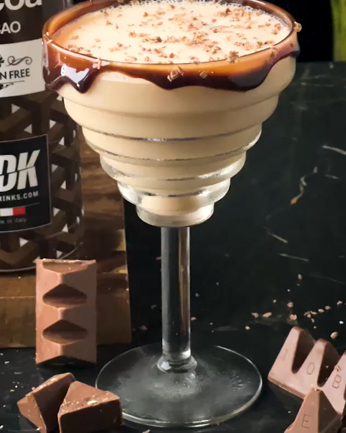 Toblerone — dezertní koktejl s oříškovým sirupem a kakaovým okrajem