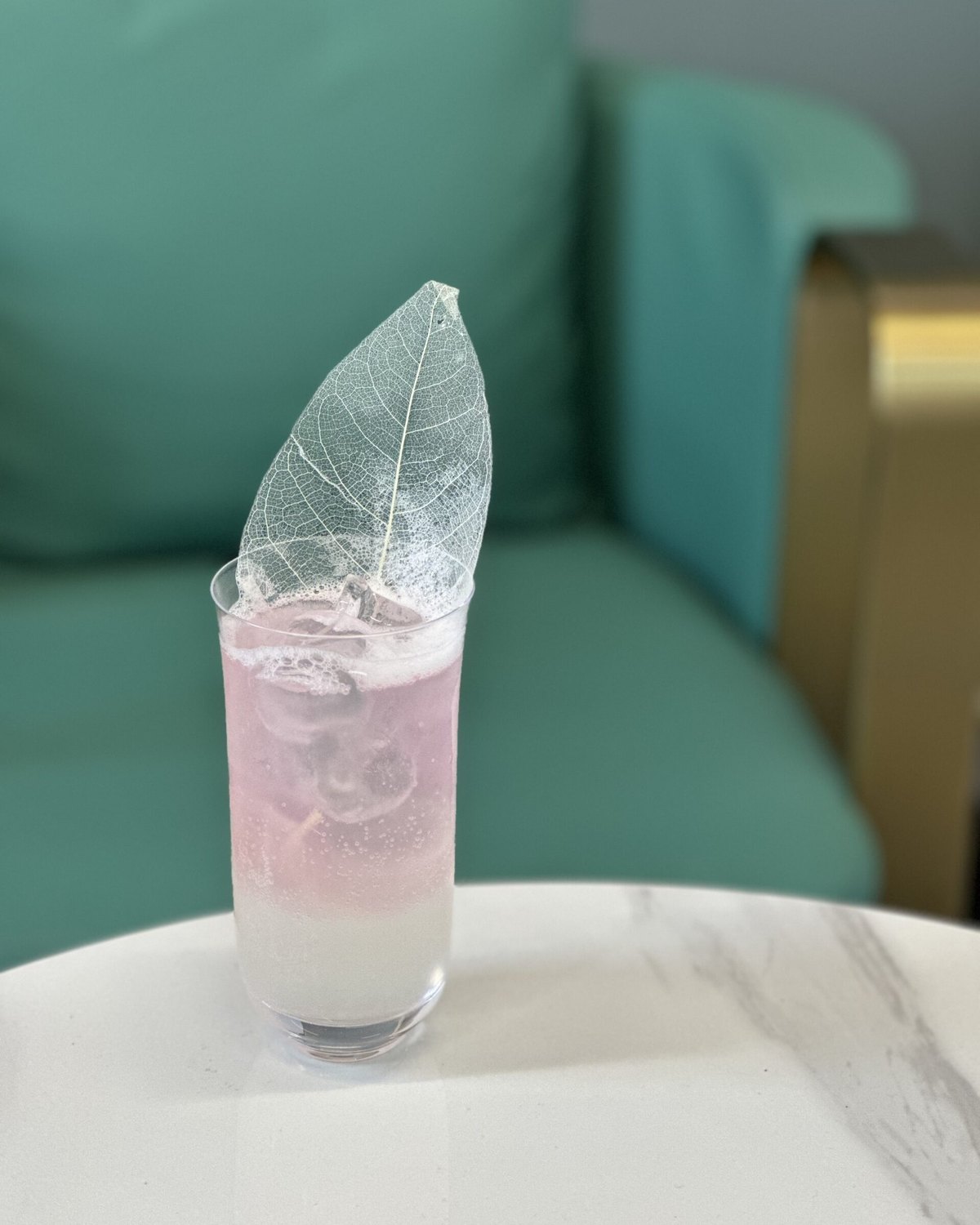 Tropical Garden — květinový long drink s jasmínem a grapefruitem