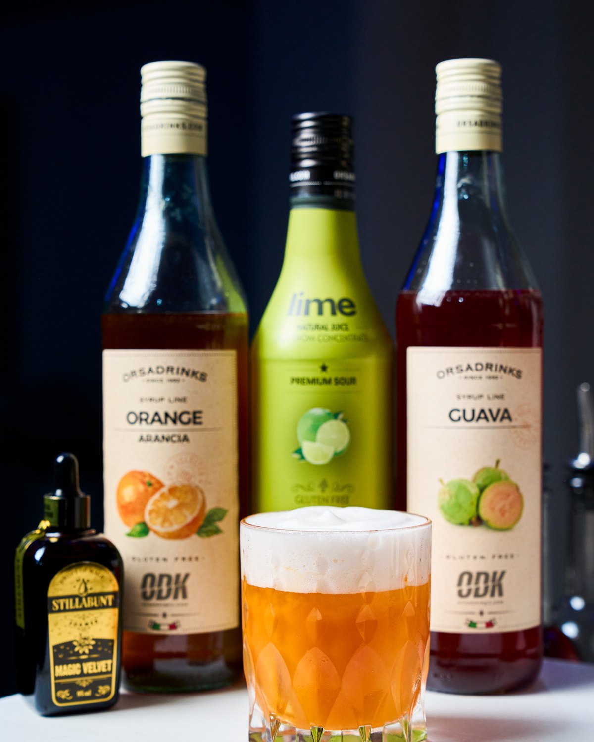 Tropical Garibaldi — hořký aperitiv s mango pyré a ovocnou penou