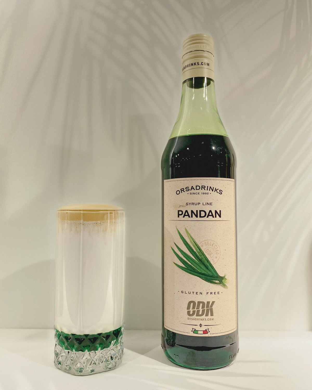 Velvet Pandan — ledový kávový drink s kokosovou vodou a pěnou