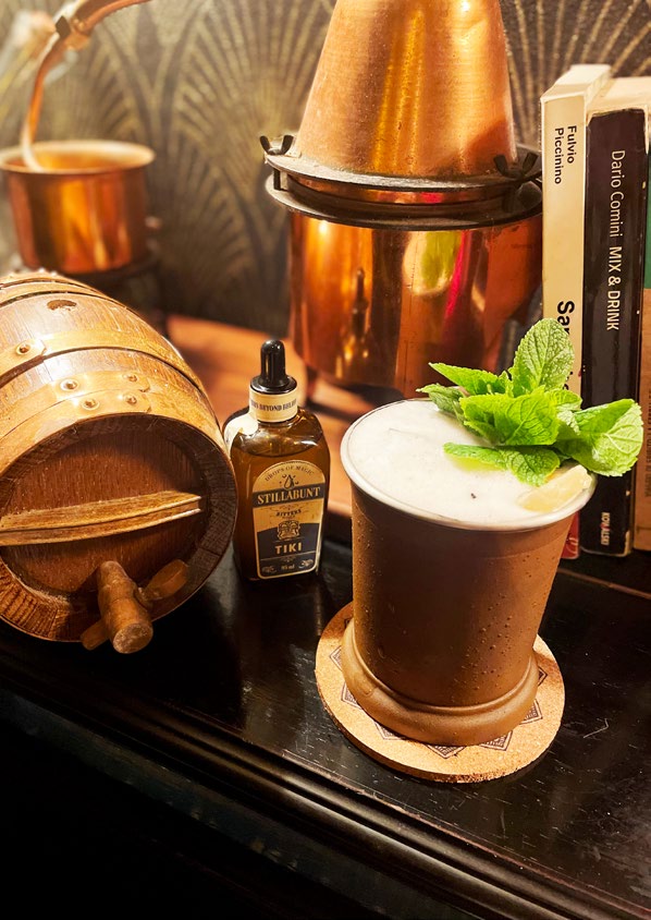 Koktejl se Stillabunt Tiki Bitter