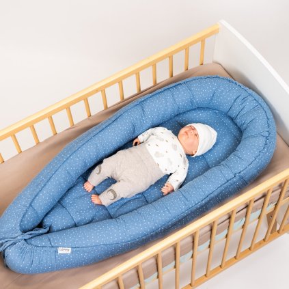 hnizdecko pro miminko tulimese muselinove modre indigo s puntikem 1 (1)