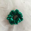 Saténová gumička / scrunchie zelená