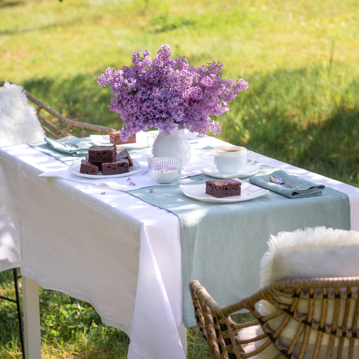 Šeříková sezóna a odstín 100% lnu MINT v hlavní roli
