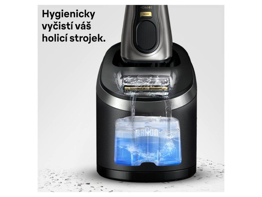 Priebeh čistenia holiaceho strojčeka Braun