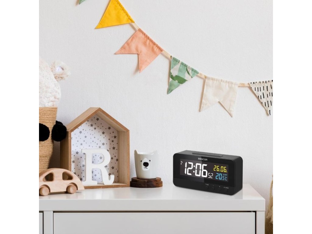 Hodiny Sencor na detskom stolíku