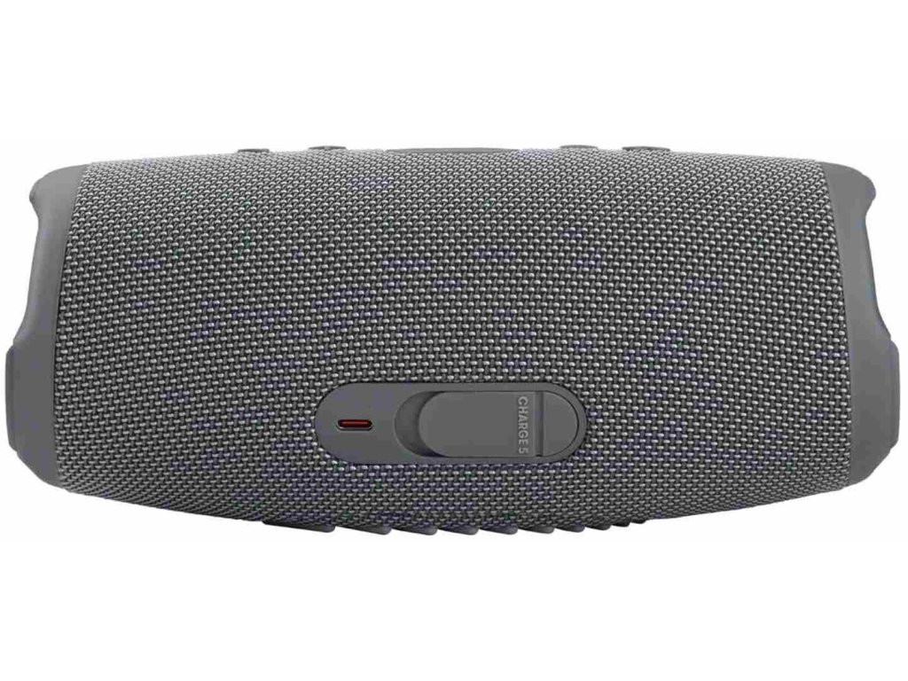 Zadný pohľad na zatvorenú gumovú krytku s odhaleným portom USB-C na nabíjanie