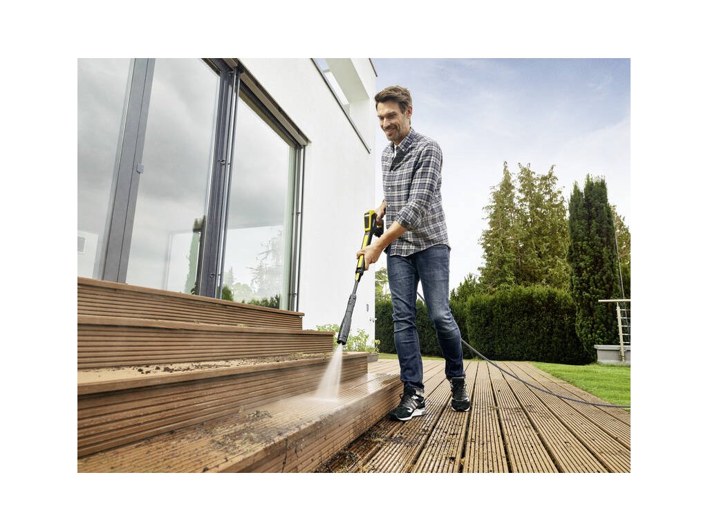 Čistenie terasy tlakovým čističom