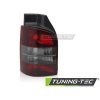 ZADNÍ SVĚTLO ČERVENÉ KOUŘOVÉ LEVÉ TYC PRO VW T5 03-09
