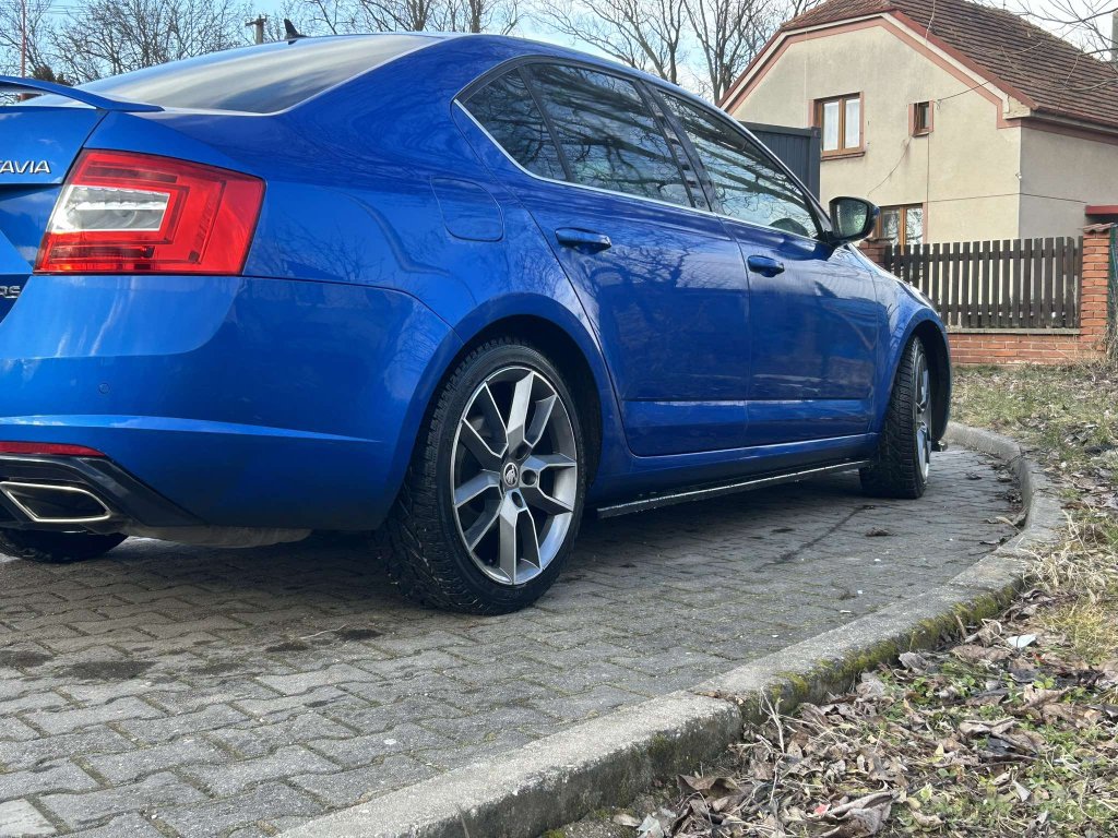 Octavia 3 RS aero kit – kompletní sportovní vzhled v černém lesku