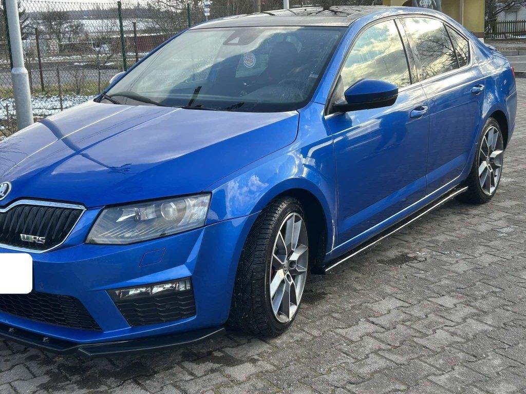 Modrá Škoda Octavia 3 RS – celkový pohled na vůz z nabídky e-shopu