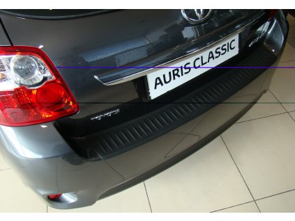 Plastový kryt prahu pátých dveří Toyota Auris III 13R