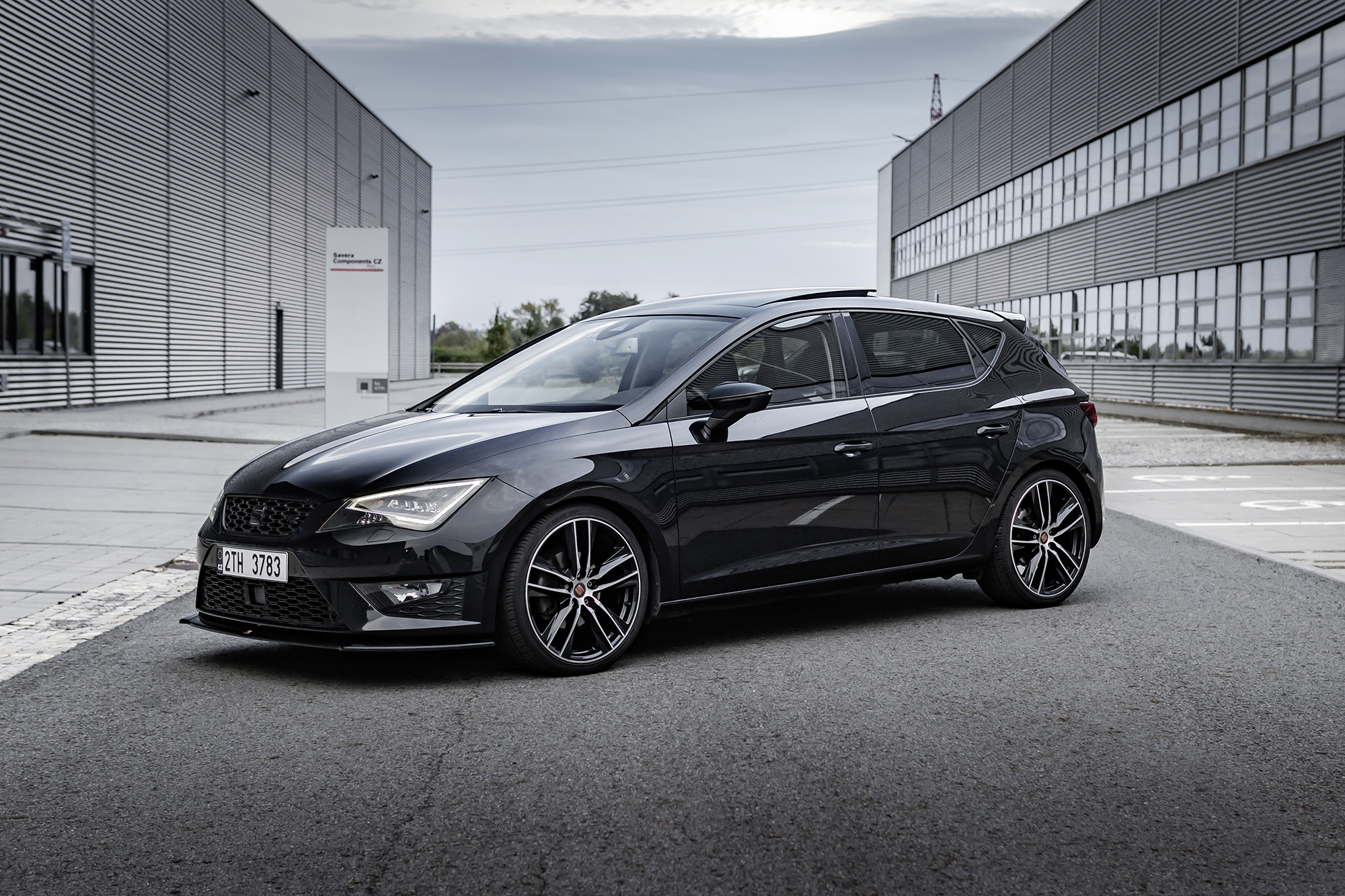 Decentní snížení sportovními pružinami H&R