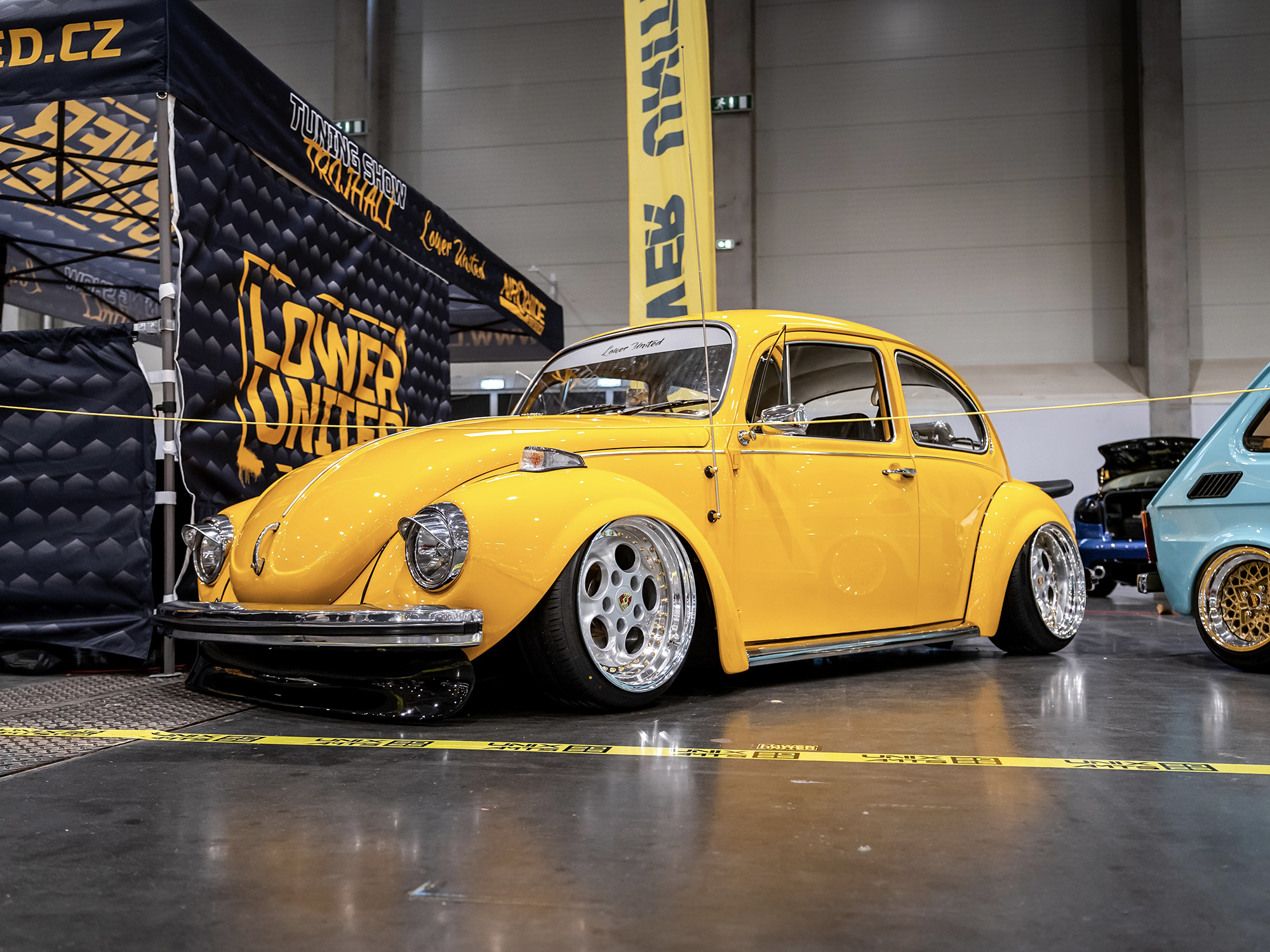 VW Beetle s digitální jednotkou airRIDE System