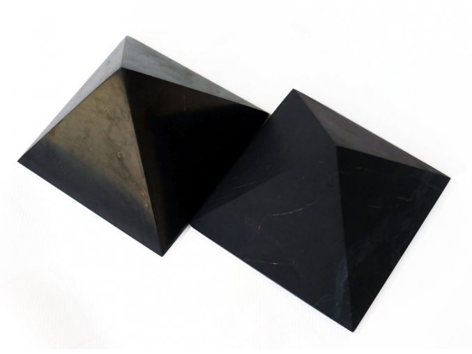 Pyramida šungitová 5 cm NEleštěná
