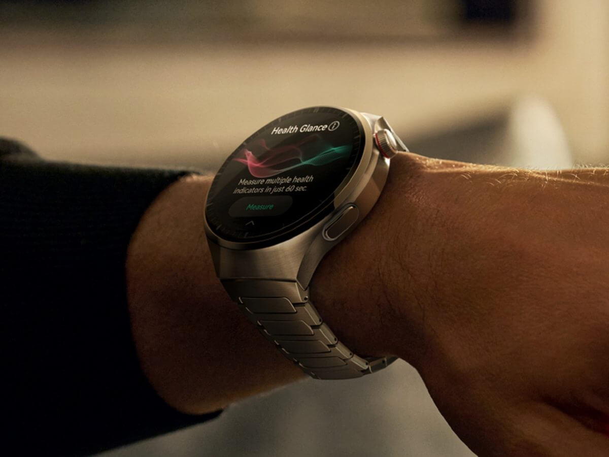 Pánské hodinky Huawei watch series 4 na ruke. 