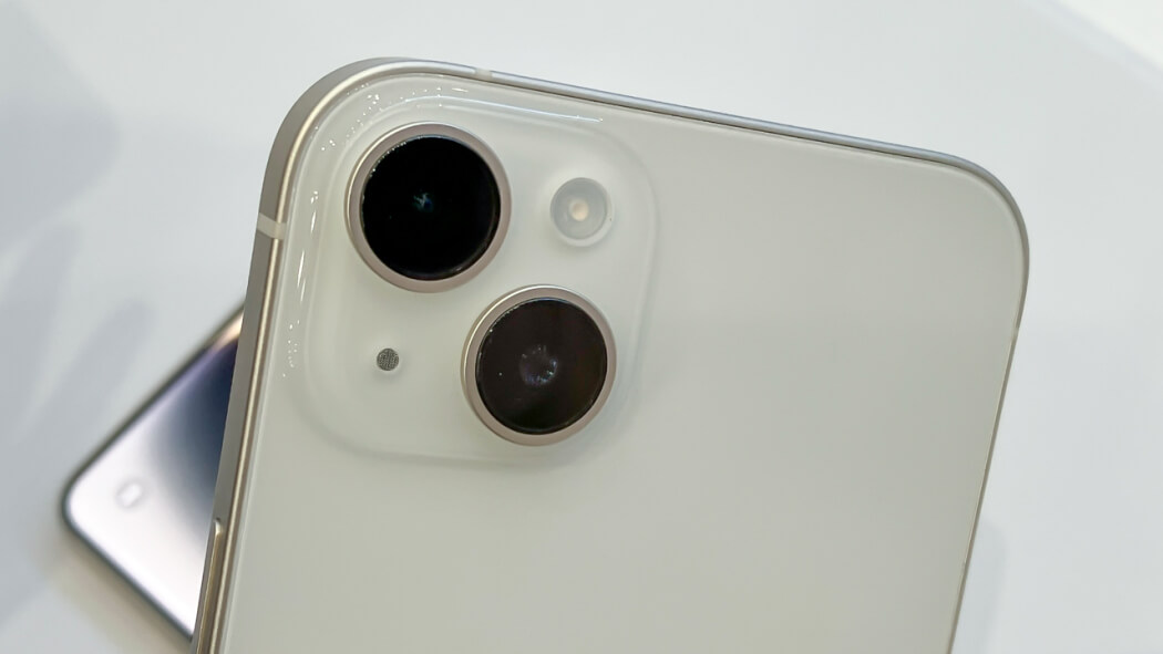 Biely iPhone. 