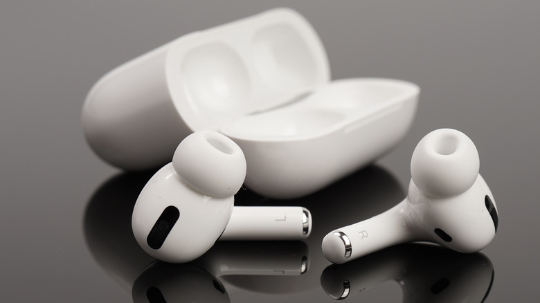 AirPods Pro slúchadlá a nabíjacia krabička