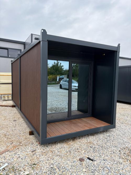 Realizovaný mobilný obytný kontajner – hlavný pohľad