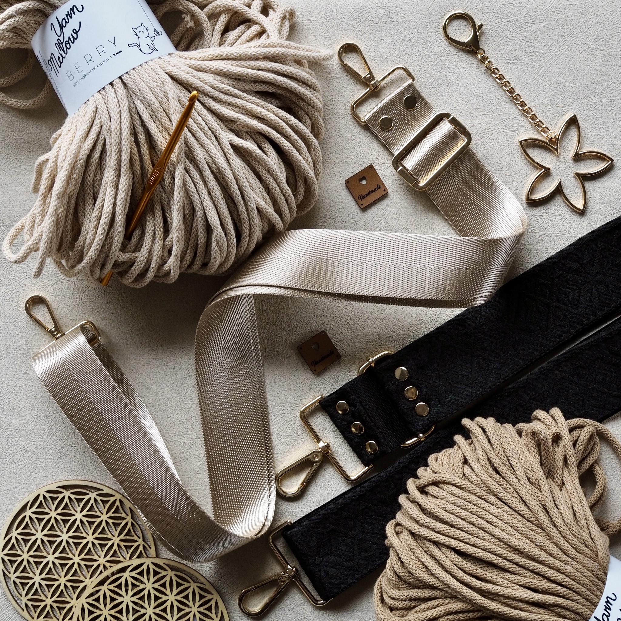 Berry šňůry a popruhy na kabelky YarnMellow