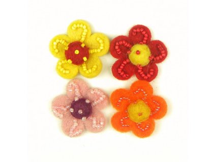 Plstěné kytičky s korálky – 4 (Barva ks)