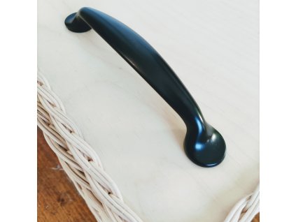 Kovový úchyt čierny