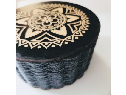 vypletaný košík s vrchnákom mandala