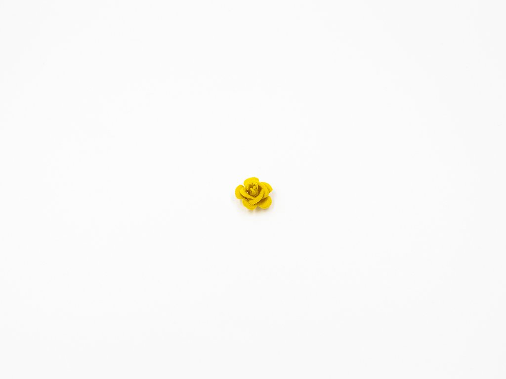 Květ kov samet žlutý malý (průměr 1.5cm x hloubka 1cm) 5Kč