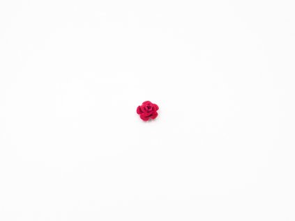 Květ kov samet červený malý (průměr 1.5cm x hloubka 1cm) 5Kč