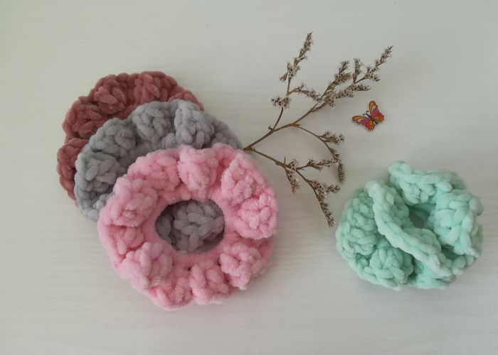 Návod na háčkovanú gumičku scrunchie