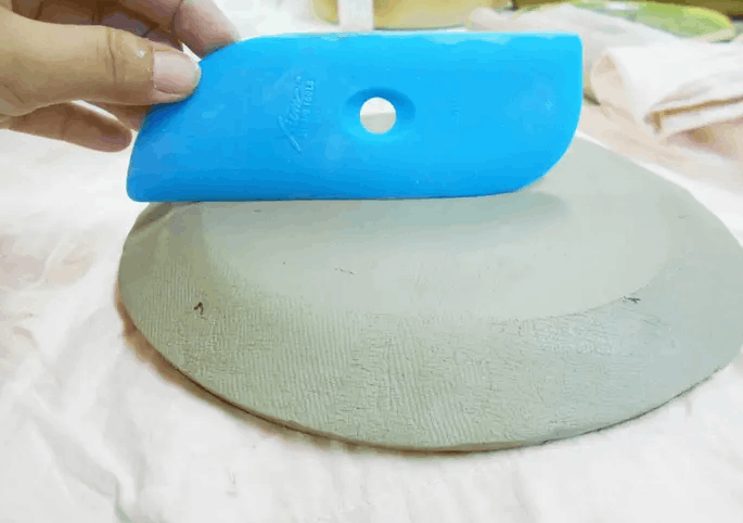 Latex a dekorování keramiky