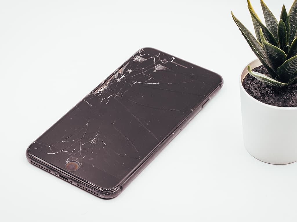 POZOR ZMĚNA: Oprava iPhonů na počkání