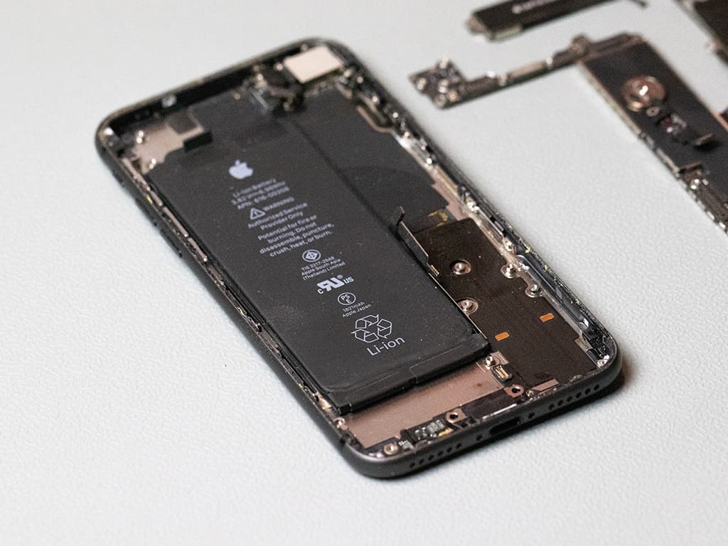 5 důvodů, proč si nechat opravit rozbitý iPhone