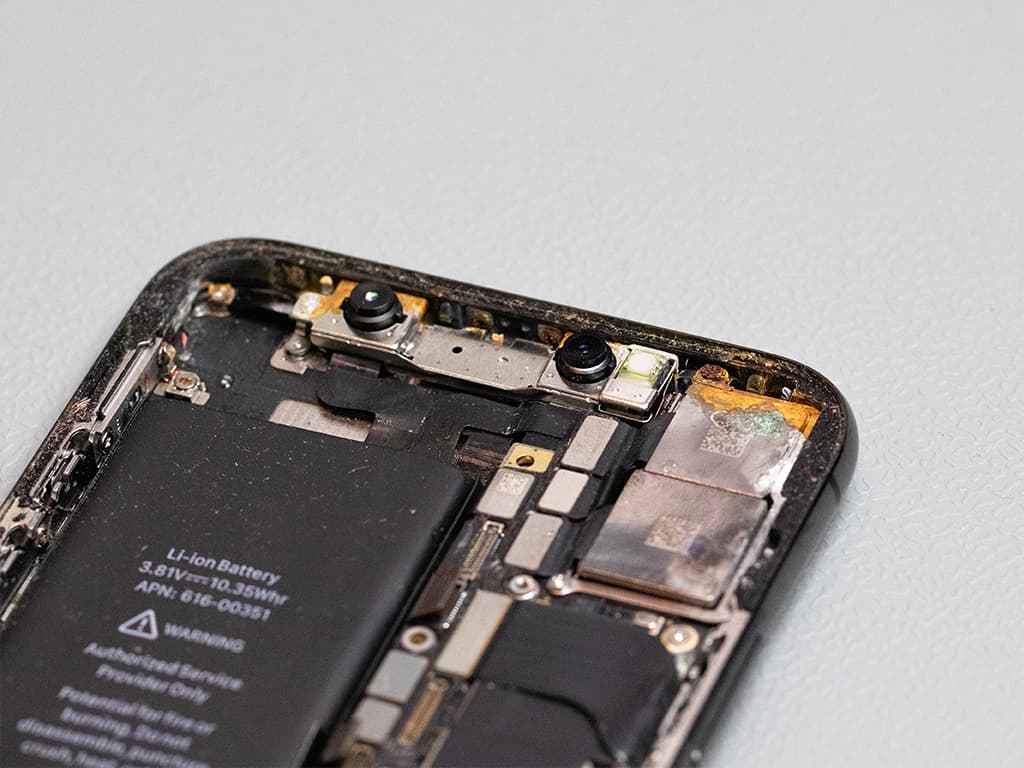 Proč je důležité co nejdříve vyhledat servis po utopení iPhonu